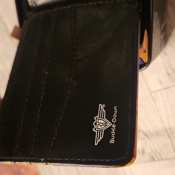 NWT ❗️ Buckle Down bifold wallet purple with yellow smiley face - Picture 5 of 11